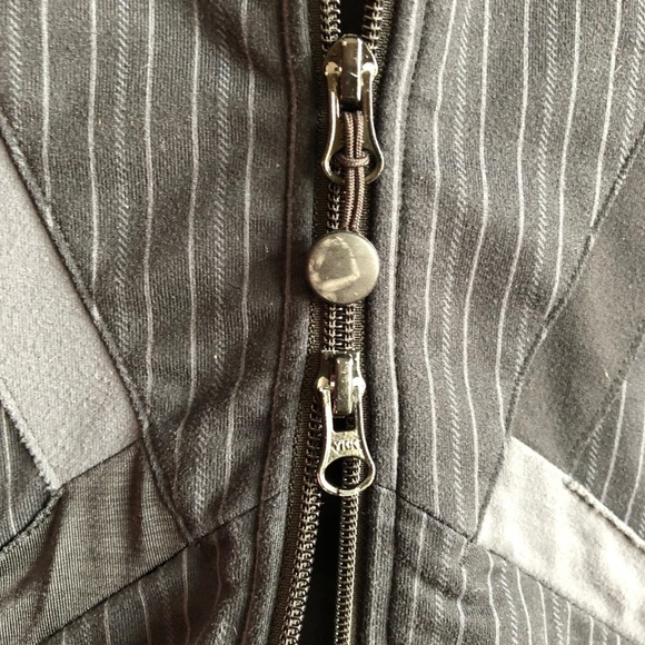 Lululemon Women's Origami Track Jacket Size 4 Grey Black Pinstripe - Picture 5 of 15